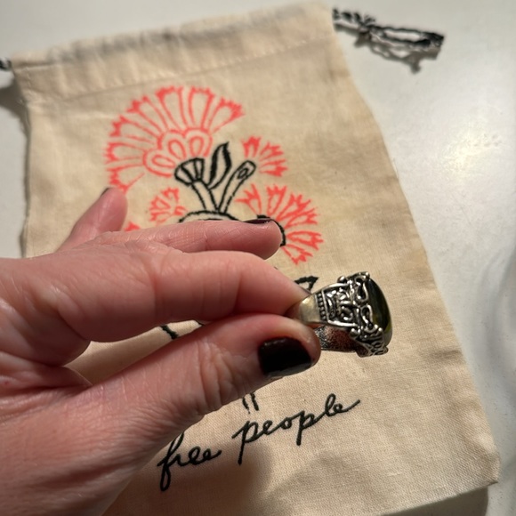 FREE PEOPLE green stone ring| size 7 | NWOT | beautiful great statement piece! - Picture 3 of 6